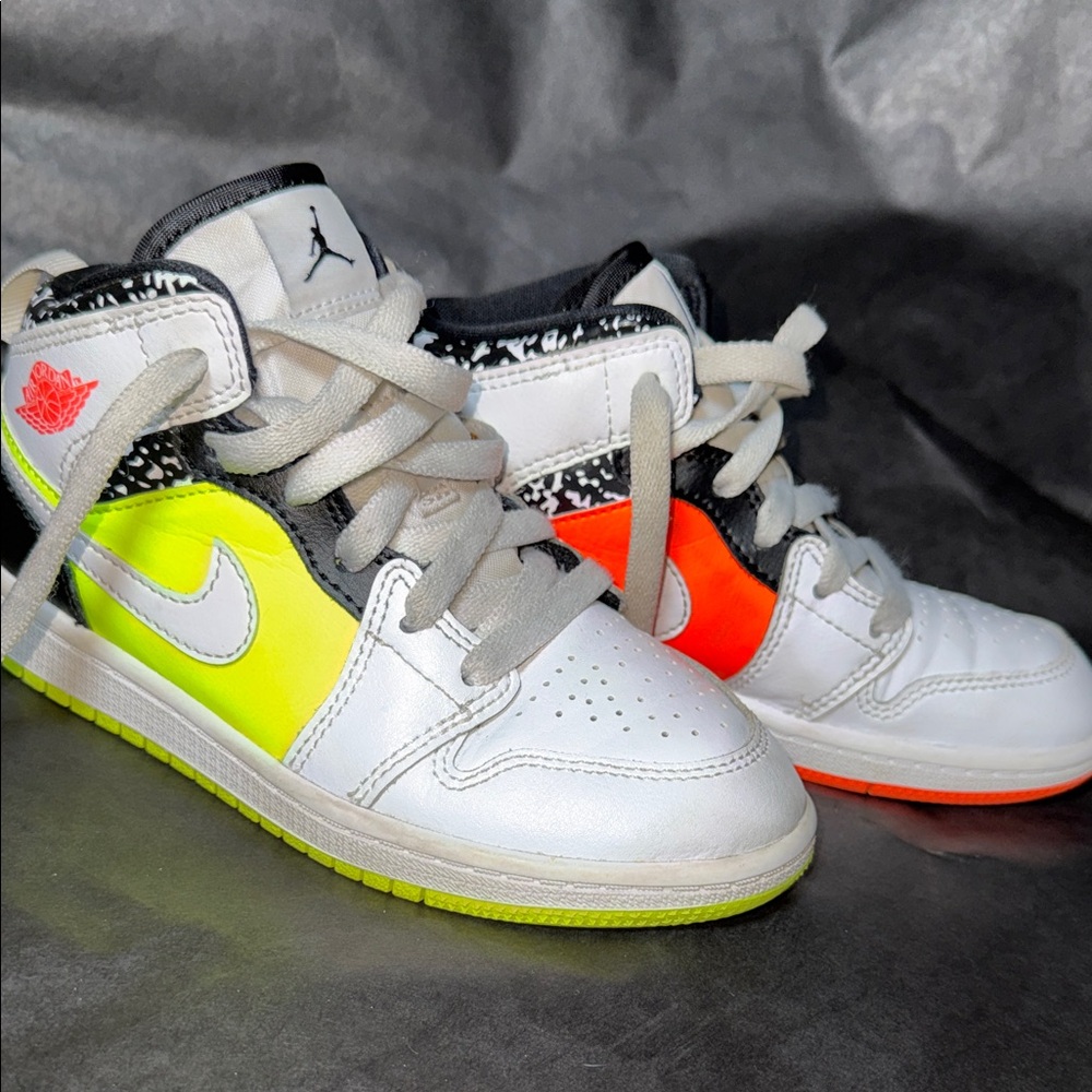 Air Jordan 1 Mid SE Volt Turf Orange 13C